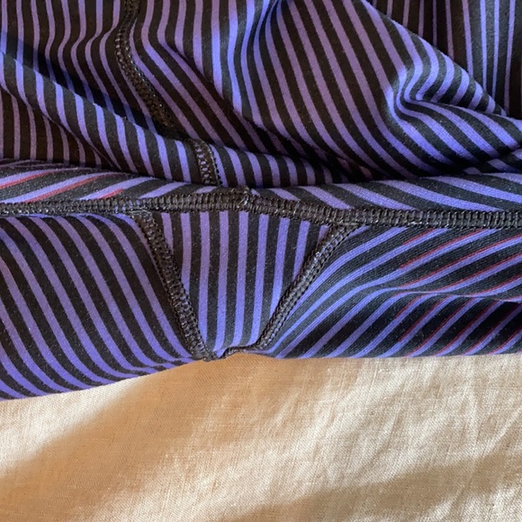 Peloton With Purple stripes size L leggings - Picture 6 of 6